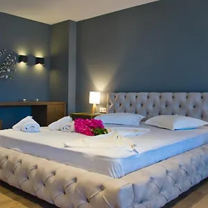 Hotel Viky, Sarti